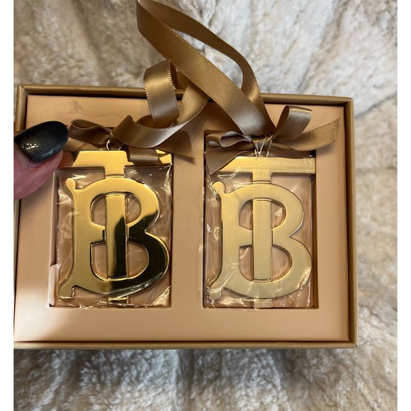 NIB Burberry Authentic B Letter Ornaments/charms - Picture 2 of 9